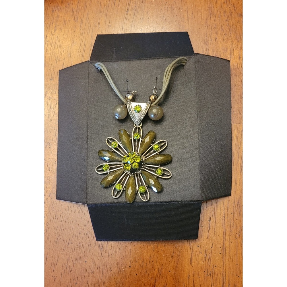 New Beautiful Necklace Set Gold Tone Green Cord  Rhinestones 14-16"+3" Pendant
